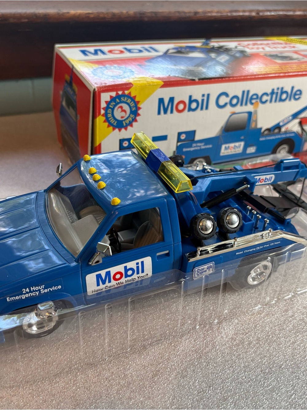 Mobil Collectors Tow Truck Toy